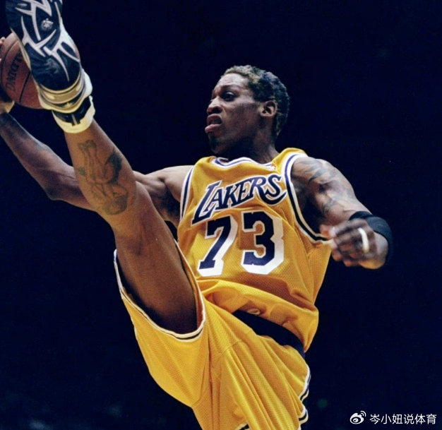 必一运动官网-罗德曼的伟大在于身高不到2米,却能七次拿到篮板王|篮球|投篮|哈基姆·奥拉朱旺|丹尼斯·罗德曼|大卫-罗宾逊_新浪新闻